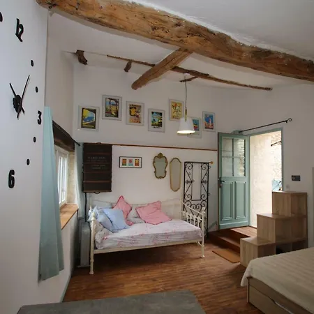 La Sonnette Bed & Breakfast 3*